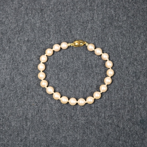 vintage costume jewelry monet faux glass pearl Bracelet
